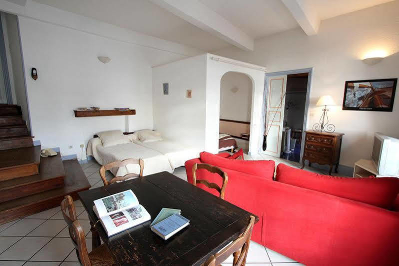 Logis Hotel Le Prieure Bourg-Saint-Andéol Εξωτερικό φωτογραφία