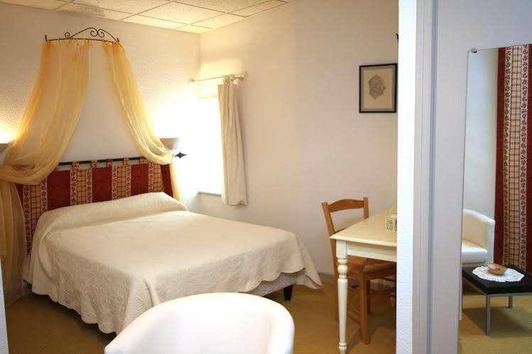 Logis Hotel Le Prieure Bourg-Saint-Andéol Εξωτερικό φωτογραφία